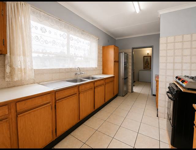 3 BEDROOM FLAT FOR SALE IN THREE RIVERS